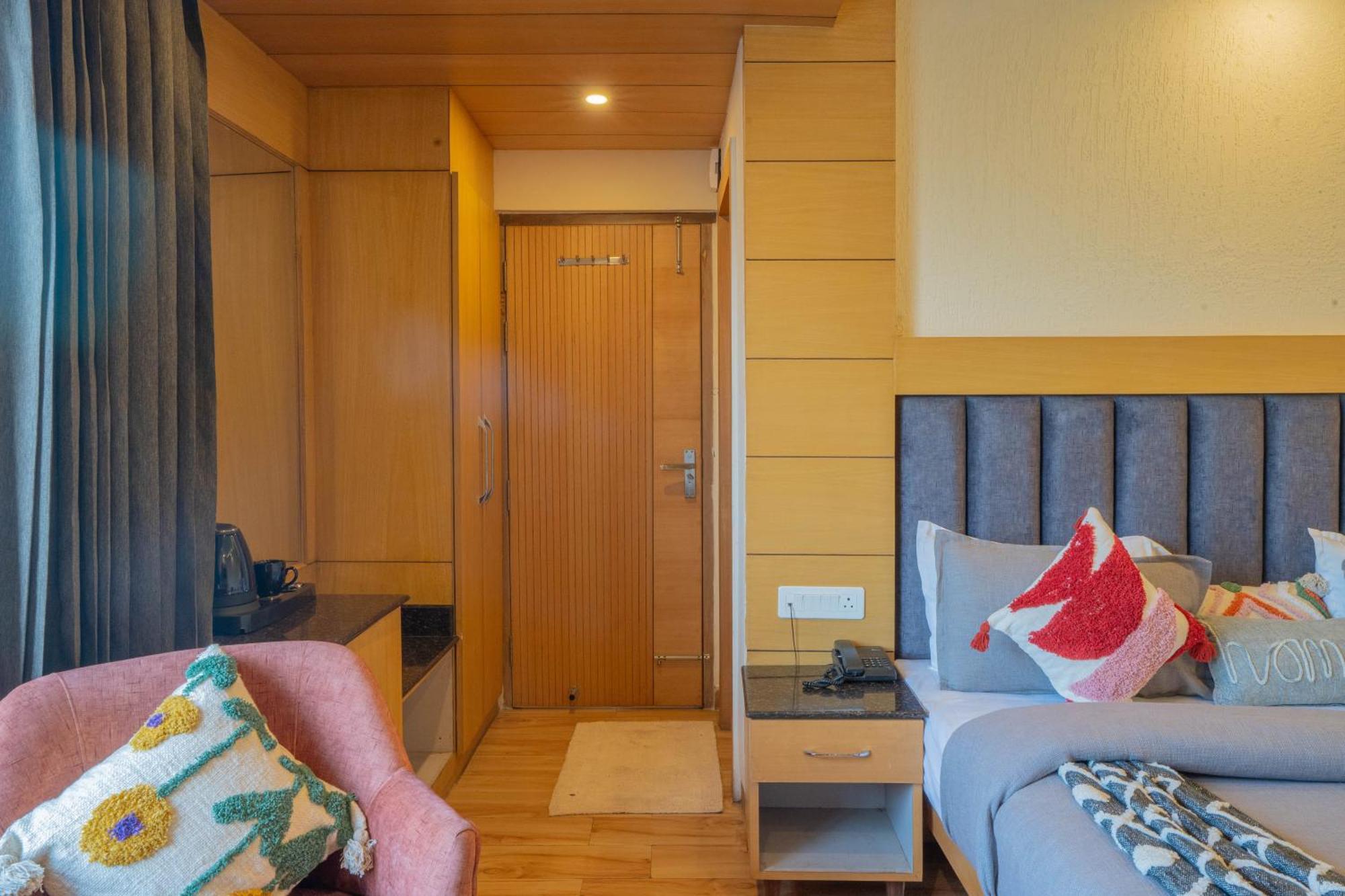 Perfectstayz Premium At Mall Road Массури Экстерьер фото